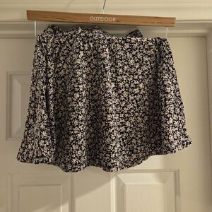 Hollister Black and Cream Floral Mini Skirt
